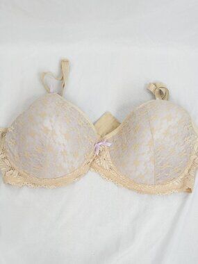 Chiara Vicci 40DD Bra Cream and Purple Floral Ribbon Accents  This women's bra i